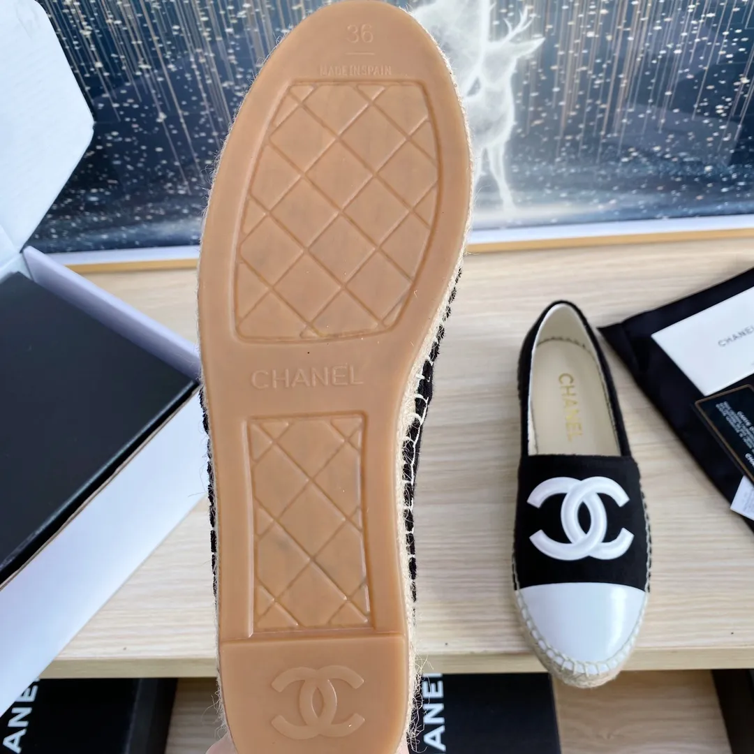 👟👟Ex-factory price 440👟👟 24s new color Chanel ✈️2023s spring and summer new fisherman shoes 😍😍Taikoo Hui purchased three pairs of original development 🐂🐂with purchasing white double-layer outer packaging 🤩Original one-to-one shipment ❗️❗️Code number: 34-42 (34 41 42 customized)